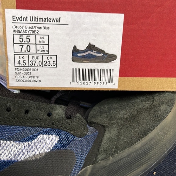 Vans WMNS Evdnt Ultimatewaf
(Deuce) Black/True Blue
VN0ASDY78B2
Sneakers - Picture 12 of 16